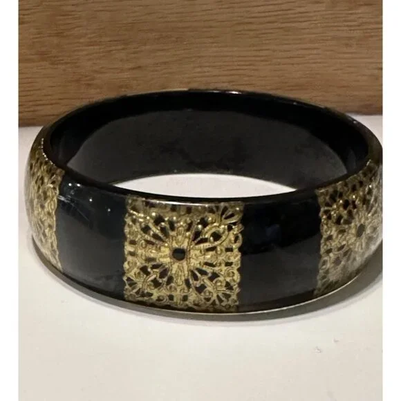 vintage black lucite bangle intricate brass inlay Chunky Bracelet - Picture 3 of 7